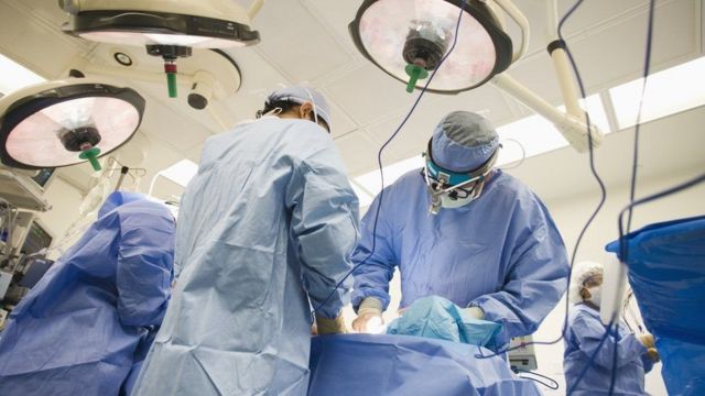 İlgili Kişinin Ameliyat Sırasında Çekilen Fotoğrafları Kişinin Rızası Olmadan Sosyal Medyada Paylaşılabilir Mi?